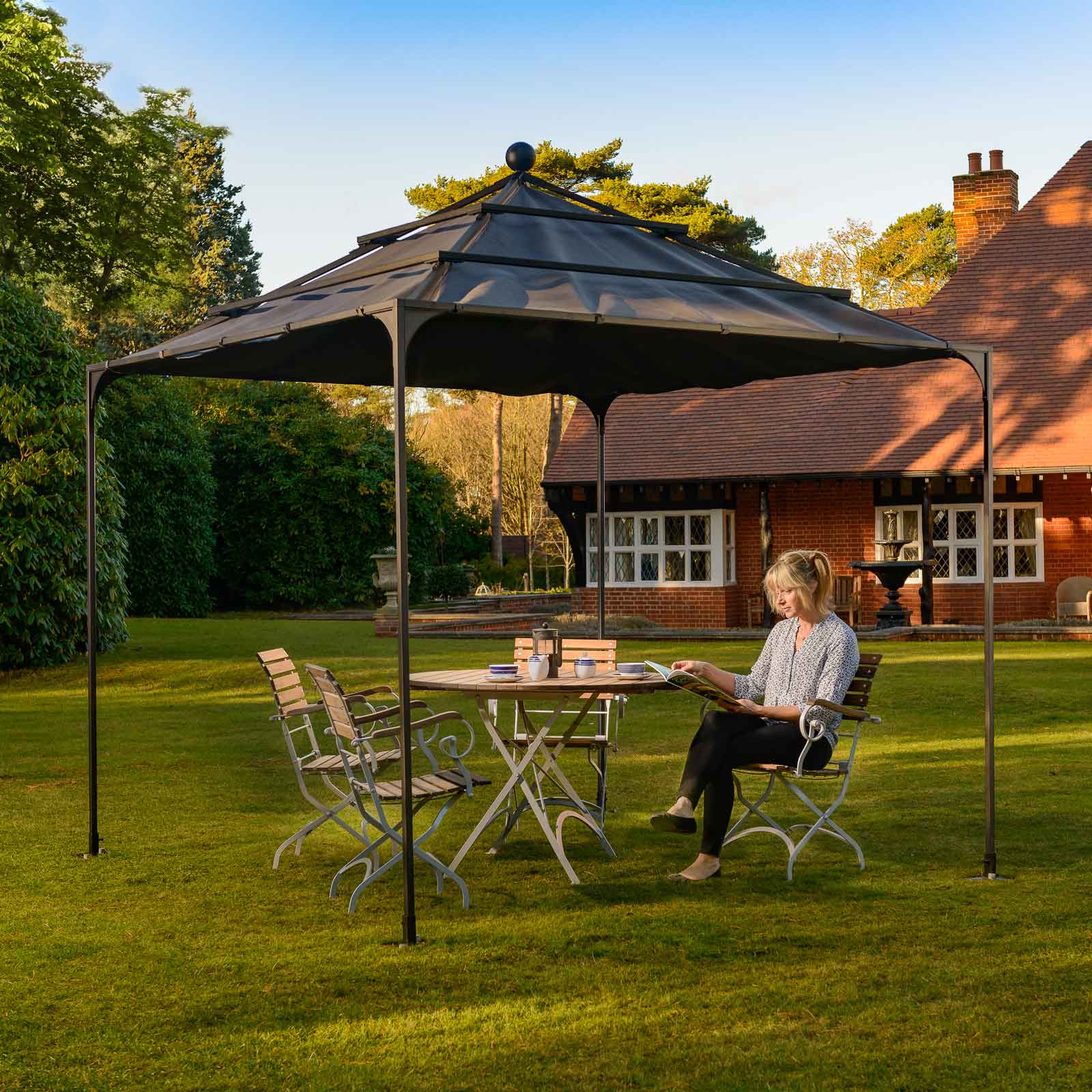 Pyramid Gazebo - Harrod Horticultural