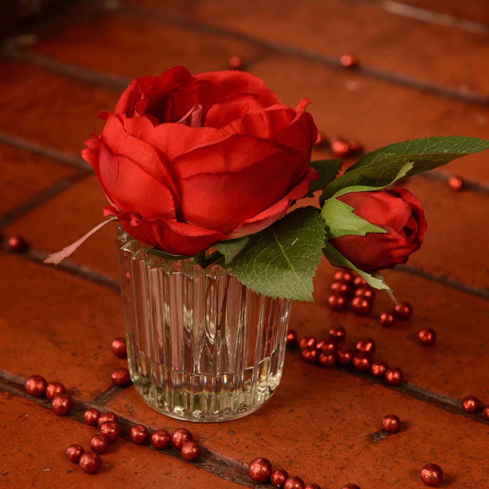 Cutting Roses For Vase - How to make your roses last longer